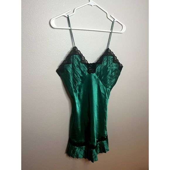 Victoria's Secret Other - Vintage Gold Label Victoria Secret Emerald Slip Size Medium